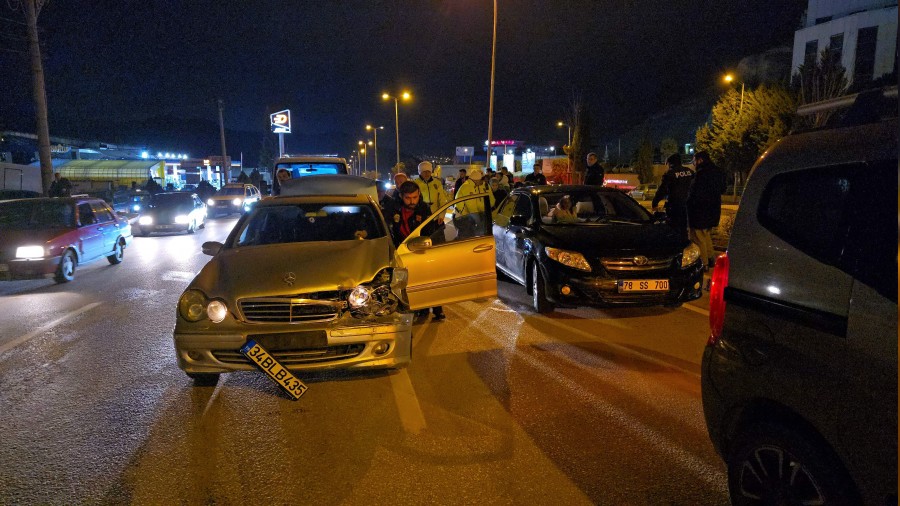 Karabk'te 5 aral zincirleme trafik kazas: 3 yaral