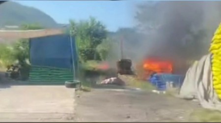 Karabk'te kmr ve odun deposu alev ald