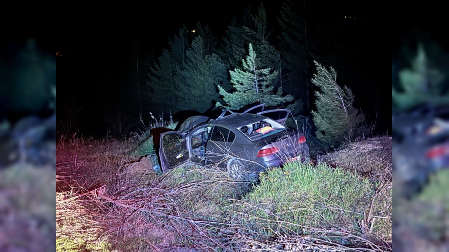 Otomobil kara yoluna ��kan ata �arpt�: 3 yaral�