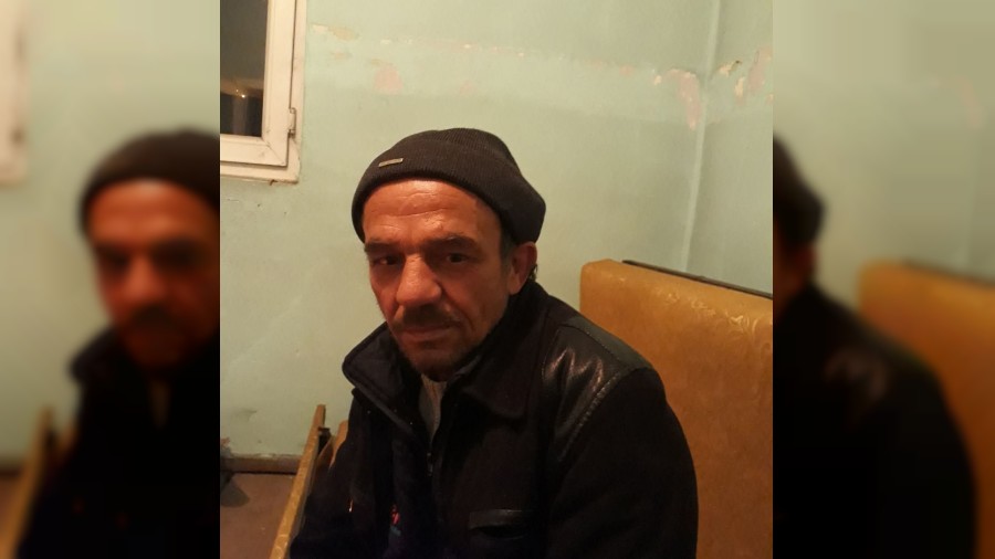 Evinin nnde l bulundu