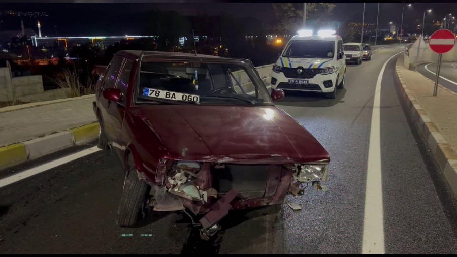 Sokak hayvanna arpmamak iin direksiyonu krnca iki araca birden arpt