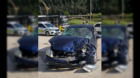 iki otomobil �arp��t�: 3 yaral�