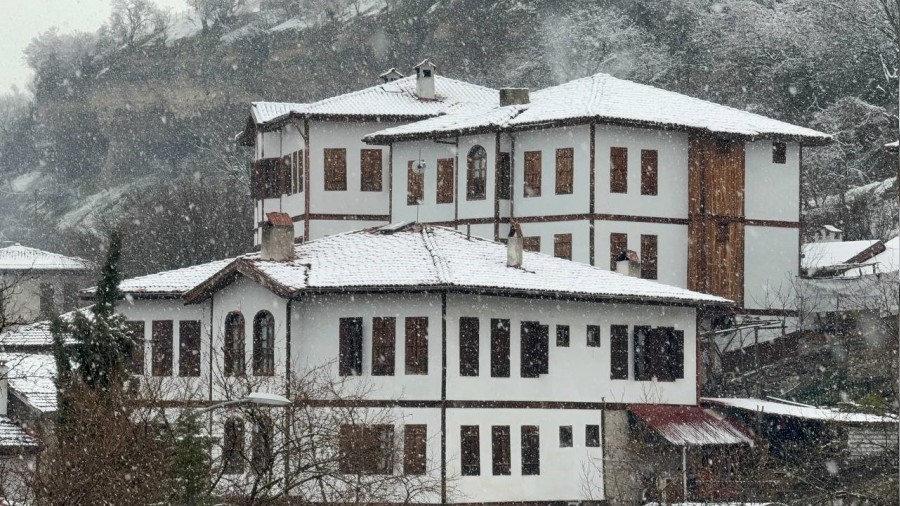 Safranbolu'da �at�lar beyaza b�r�nd�