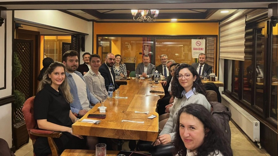 Rektr Krk, Di Hekimlii Fakltesinin yeni akademisyenleriyle bulutu