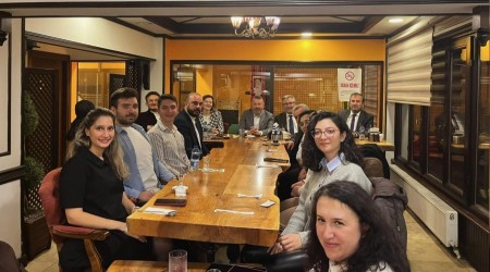 Rektr Krk, Di Hekimlii Fakltesinin yeni akademisyenleriyle bulutu