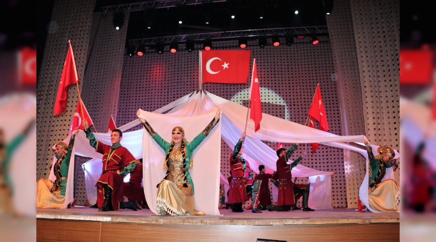 Devlet Halk Danslar Topluluunun Karabkteki gsterisine byk ilgi