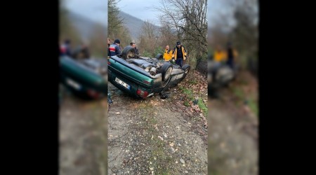 Kontrolden ��kan otomobil takla att�: 1 ki�i �ld�