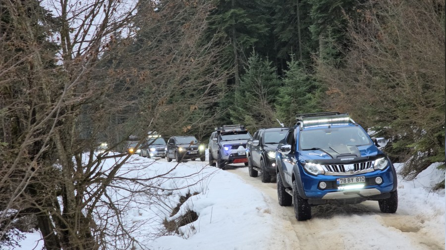 Offroad tutkunlarndan yuvada kalan ocuklar iin unutulmaz k kamp