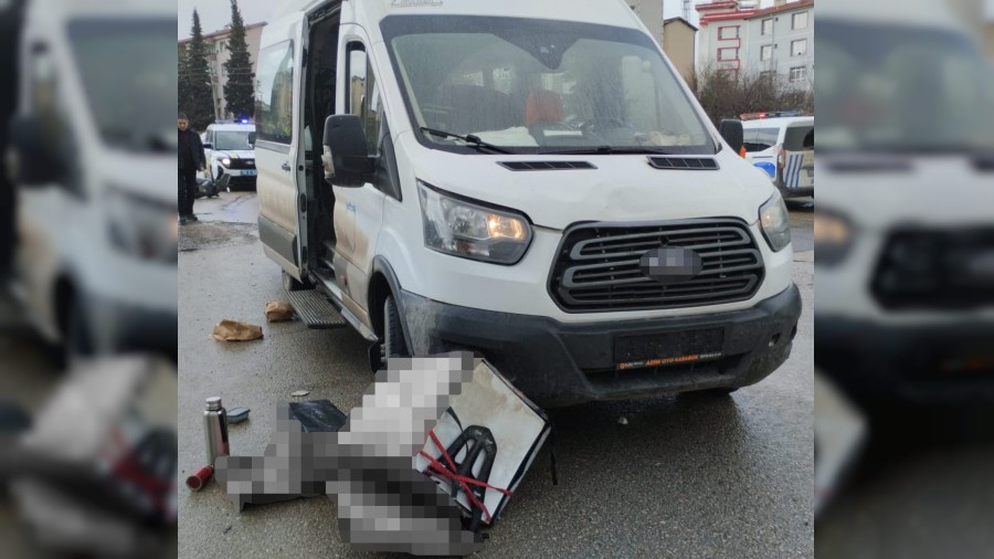 ��renci servisi ile �arp��an motokurye kald�r�ld��� hastanede hayat�n� kaybetti