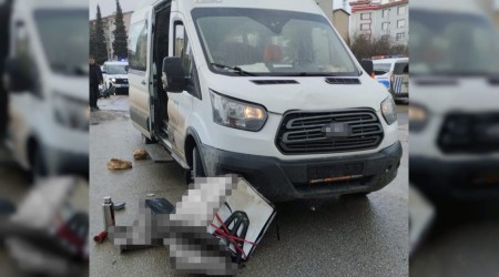 ��renci servisi ile �arp��an motokurye kald�r�ld��� hastanede hayat�n� kaybetti