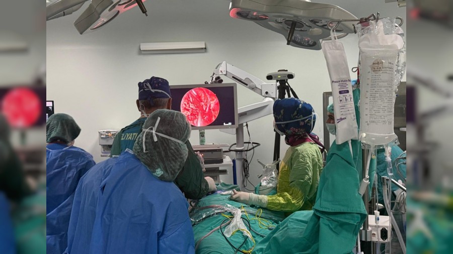 Karab�k�te ilk kez burundan girilerek beyin t�m�r� ameliyat� yap�ld�