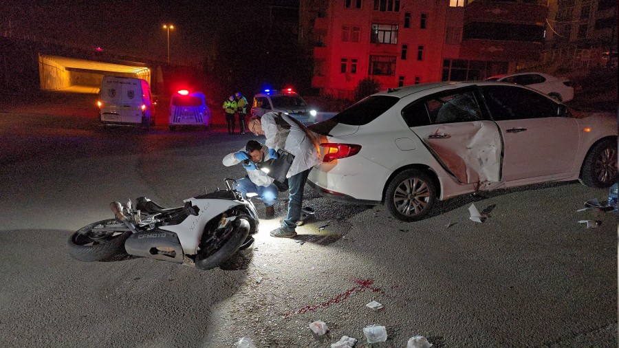 Polisten kaan motosiklet otomobile arpt: 2 yaral