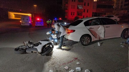 Polisten kaan motosiklet otomobile arpt: 2 yaral