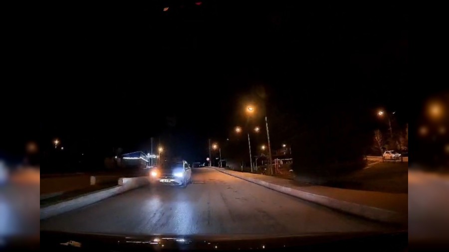 Ters y�nde ilerleyen ara� trafi�i tehlikeye att�