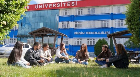 KB Biliim Teknolojileri MYO, yeni programlaryla dijital gelecee alyor