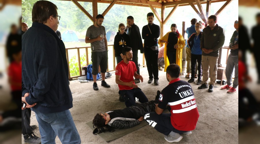 Yenice Ormanlarnda hem kamp yaptlar hem de doa eitimi aldlar 