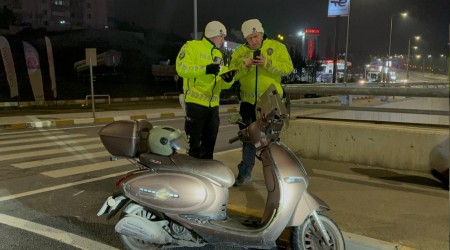 Devrilen motosikletin s�r�c�s� a��r yaraland�