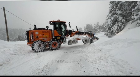 Karab�k-Bart�n yolunda kar kal�nl��� 1,5 metreyi a�t�