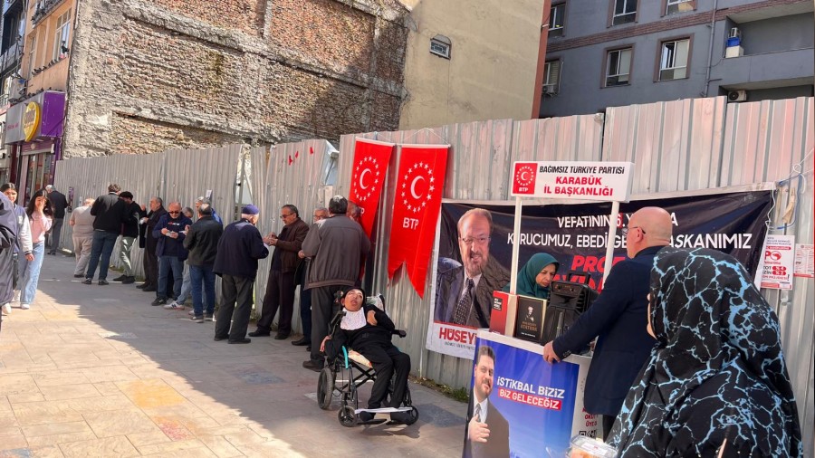 Karab�k ve Safranbolu'da Prof. Dr. Haydar Ba� an�s�na helva ikram�