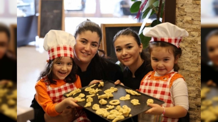 Kaşık 2025 Sempozyumu: Minik Eller Akıllı Lezzetler Mutfağında Kurabiye Yaptı