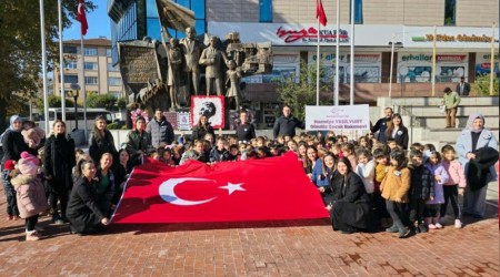 Safranbolu'da ocuklar Ata'sn And