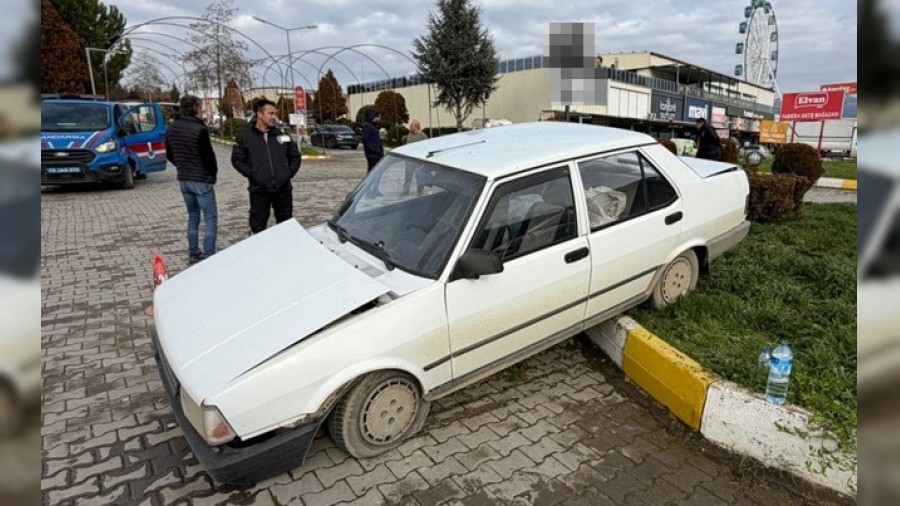 Kamyonet otomobile �arpt�: 2 yaral�