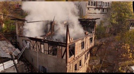 Yanan konaktan geriye kalan harabe dronla grntlendi