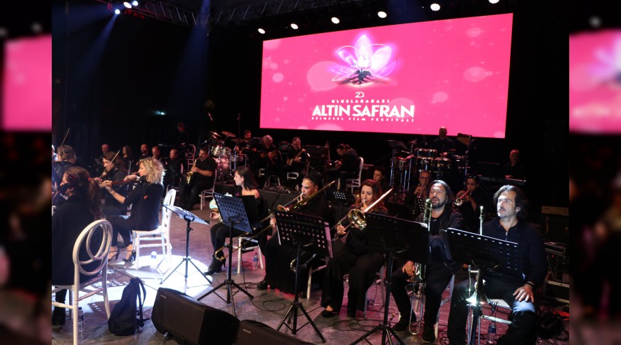 Altn Safran Belgesel Film Festivali konserlerle devam etti