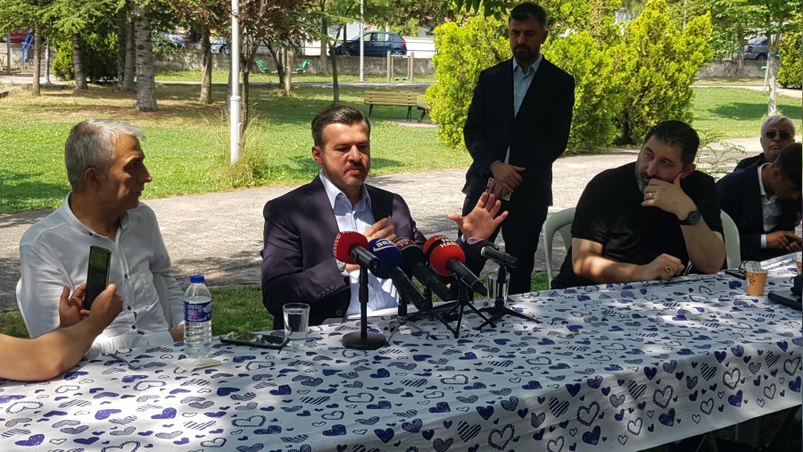 Karabk Belediye Bakan etinkaya basn mensuplarna aklamalarda bulundu