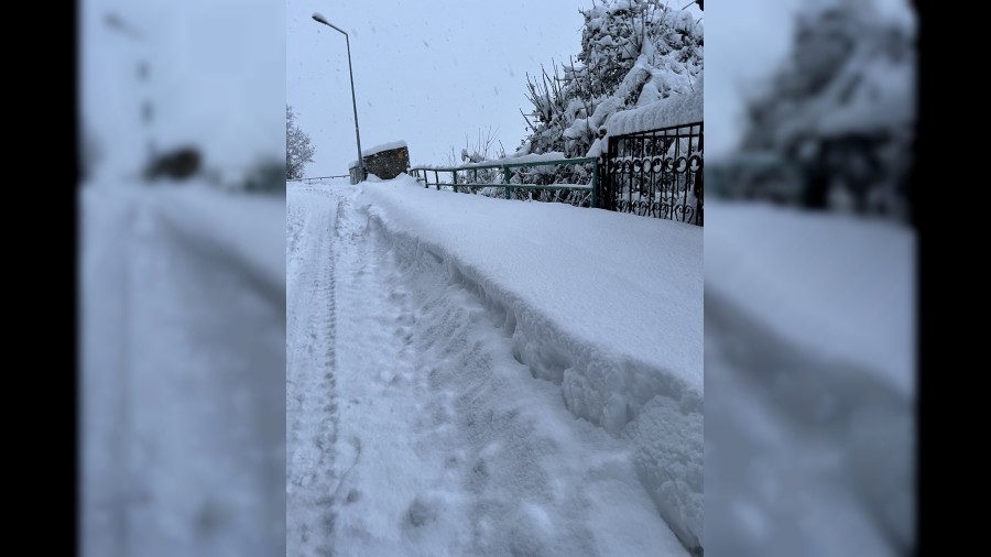 Karab�k'te k�ylerde kar kal�nl��� 1.5 metreyi a�t�