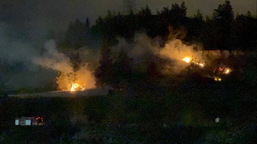 Ormanl�k alanda ��kan �rt� yang�n� s�nd�r�ld�