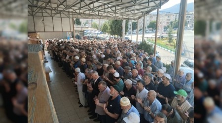 Hamas lideri Haniye iin gyabi cenaze namaz klnd