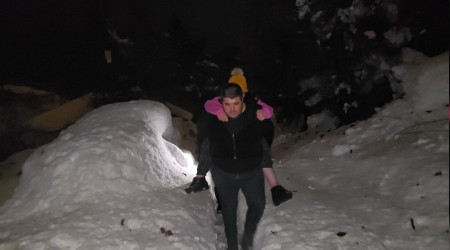 Evlerinde mahsur kalan engelli anne ve k�z� ekiplerce kurtar�ld�