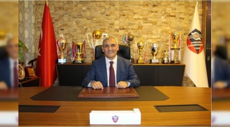 Karabkspor bakan Yksel kupalar vermeyi kabul etmedi