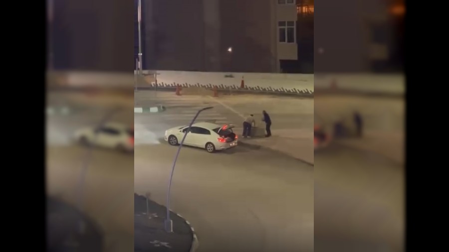 Kald�r�m ta�� �alan 2 zanl� yakaland�