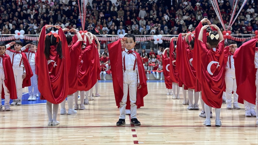 Karab�k'te 23 Nisan co�kusu spor salonuna s��mad�