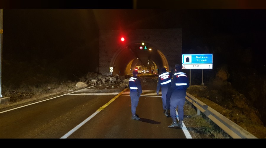 Karabk - Yenice yolunda heyelan