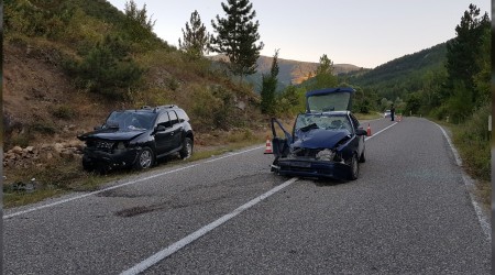 Karabkte trafik kazas: 1 l, 2 yaral