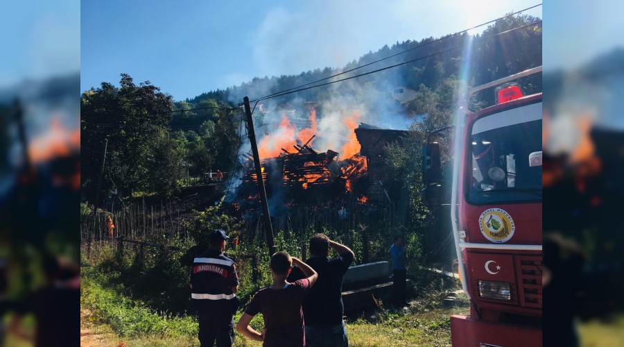 Safranbolu’da 2 katl ahap ev alevlere teslim oldu 