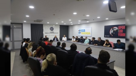 Antren�rlerle de�erlendirme toplant�s� d�zenlendi