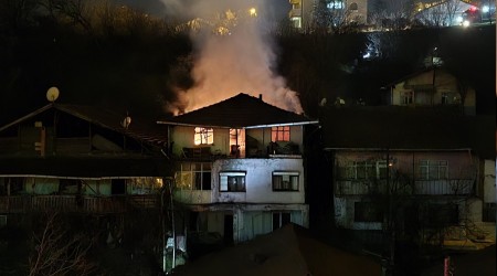 Yang�nda mahsur kalan ya�l� adam kurtar�ld�