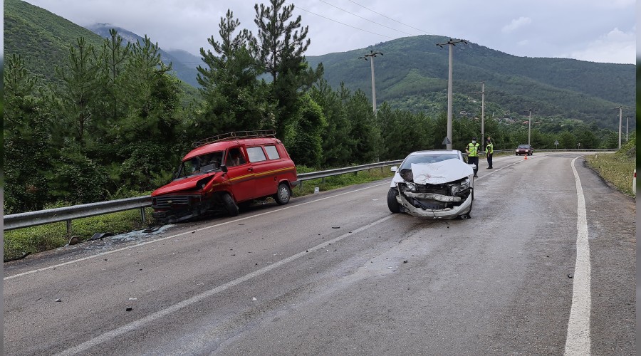 4  trafik kazas: 2si ocuk biri ar 8 yaral