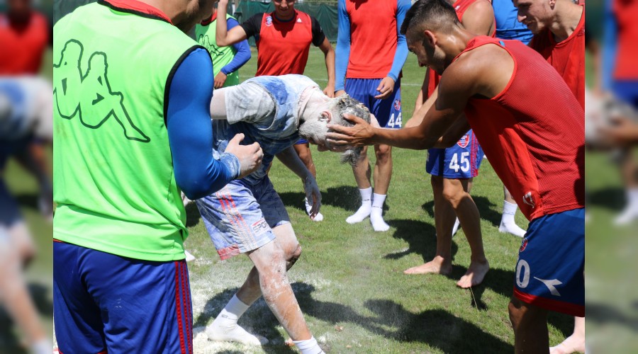 Karabksporda kaptana Brezilya usul doum gn kutlamas