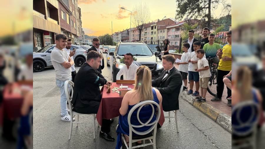 Okey masas kurarak dn konvoyunun nn kestiler