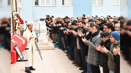 Kalp krizi sonucu hayatn kaybeden polis memuru topraa verildi