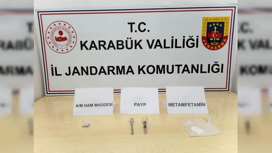 Karab�k�te uyu�turucu operasyonu: 4 g�zalt�