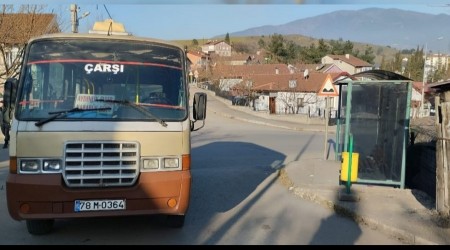 Minib�sle �arp��an motosikletteki 2 ki�i yaraland�