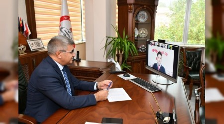 Vali Grel, cumhuriyet ocuklar ile VKS zerinden bir araya geldi