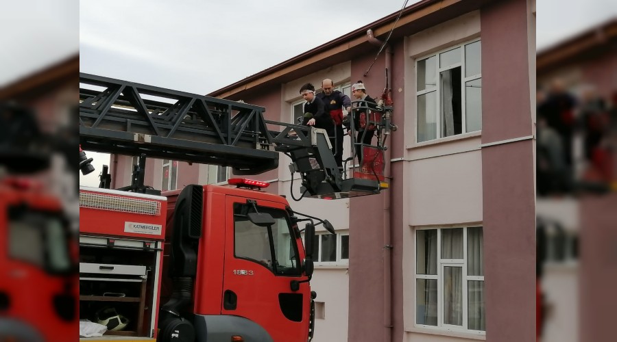 Yenicede rencilere deprem tatbikat