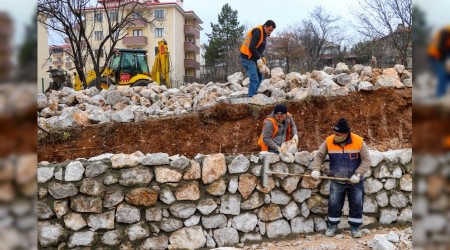 Belediye'nin balatt ta duvar projesinde 120 ton ta kullanlacak